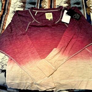 Cropped long sleeve shirt